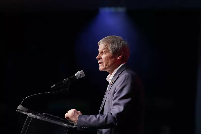 Dacian Ciolos plus (11)