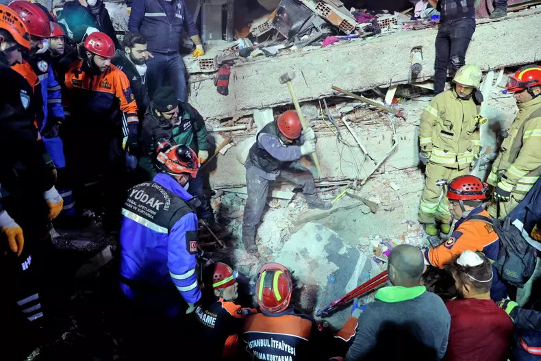 Building collapse in Istanbul