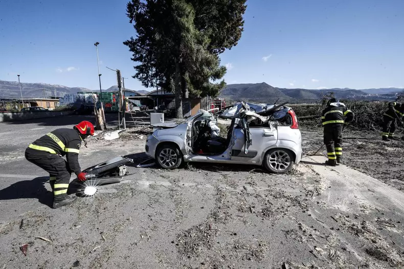 A tree falls into a car near Rome, killing the driver
