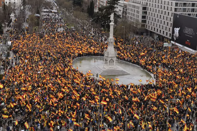 Spanish opposition parties hold demonstration for general election