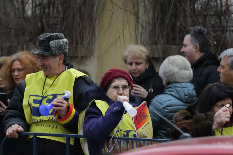 protest spiru haret ministerul educatiei (2)