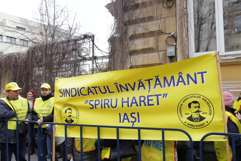 protest spiru haret ministerul educatiei (9)