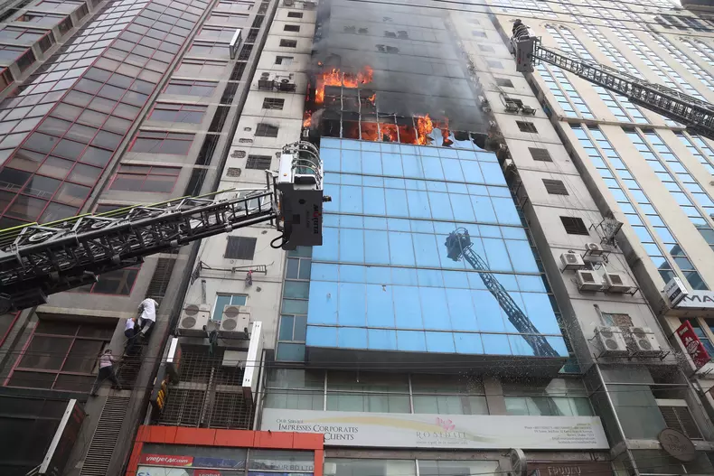 Six die in Dhaka high-rise building fire