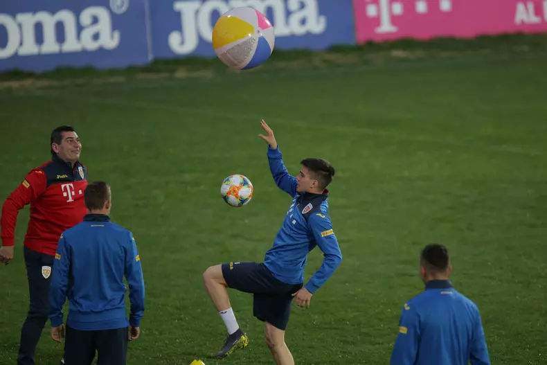 Start spre Euro 2020. Cosmin Contra i-a avertizat jucătorii: ”Ne așteaptă un meci dur în Suedia”