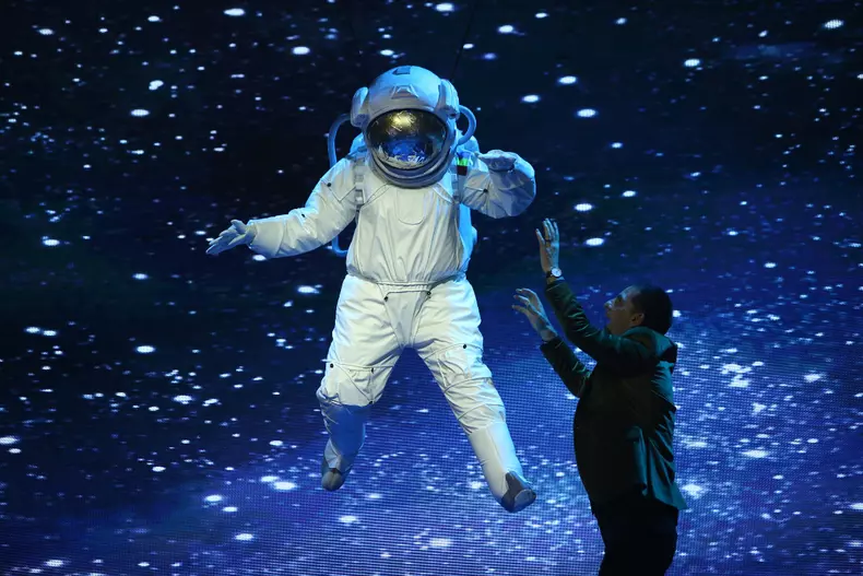 Scena misterelor (3)