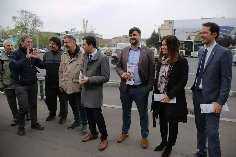 56551787_655816718183466_4906043229851353088_n