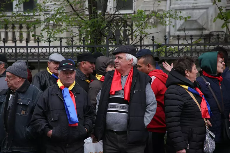 Liviu Dragnea, întâmpinat de protestatari și simpatizanți în fața ÎCCJ (2)