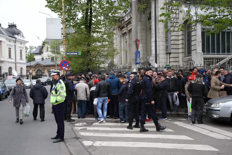 Liviu Dragnea, întâmpinat de protestatari și simpatizanți în fața ÎCCJ (3)