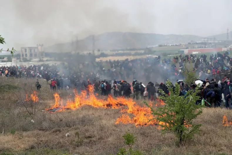 Tension erupts at Diavata as refugees attempt to move toward border