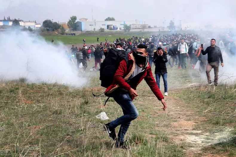 Tension erupts at Diavata as refugees attempt to move toward border