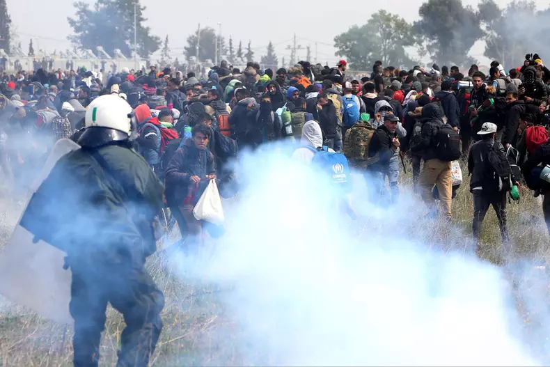 Tension erupts at Diavata as refugees attempt to move toward border