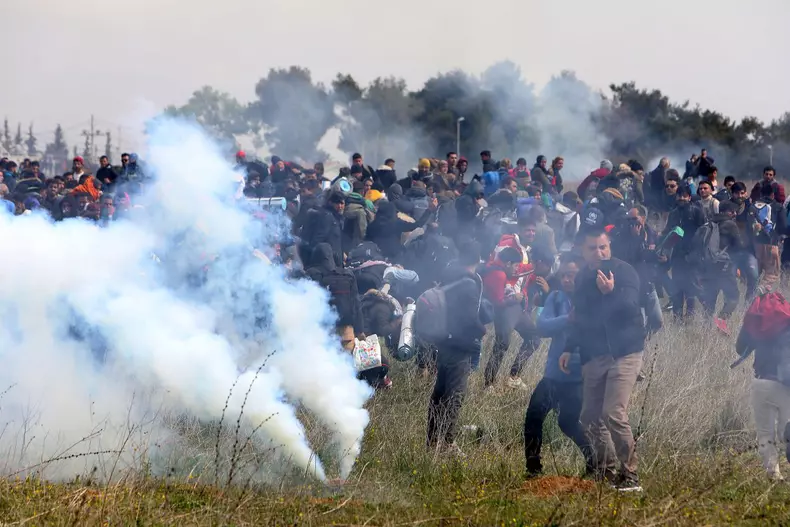 Tension erupts at Diavata as refugees attempt to move toward border