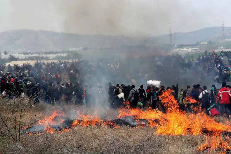 Tension erupts at Diavata as refugees attempt to move toward border