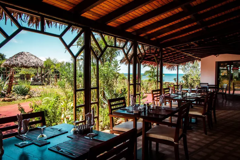 design-interior-mantasaly-resort-madagascar-4