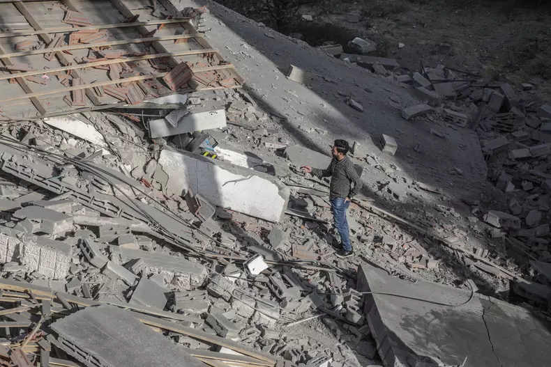 Israeli air strikes and tank fire hit Palestinian territory
