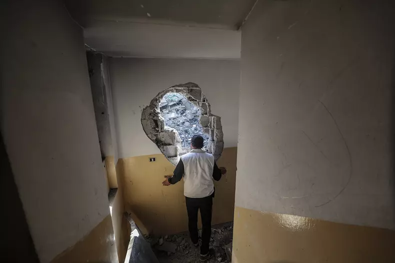 Israeli air strikes and tank fire hit Palestinian territory