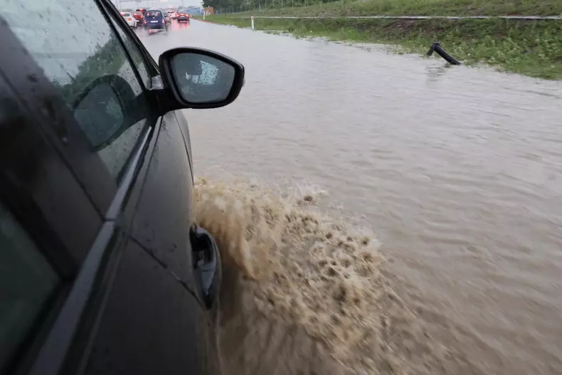 inundatie fabrica de glucoza