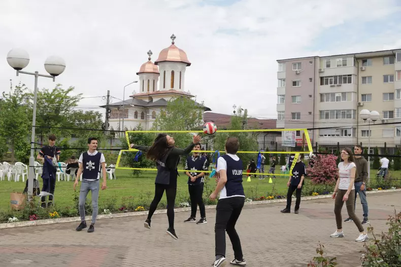 tineri-volei