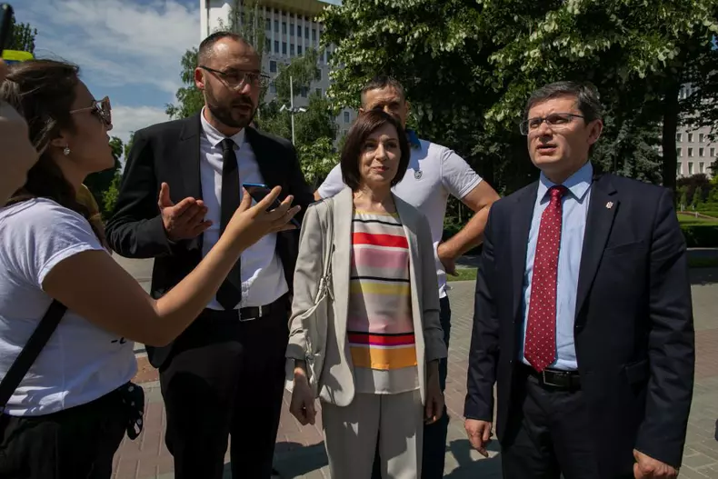 maia sandu parlament (4)