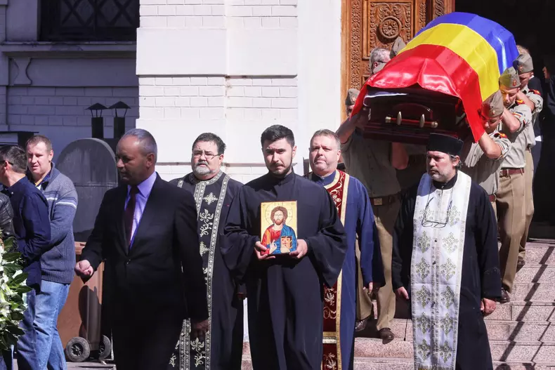 71586619_632378210502345_7833529802509254656_n