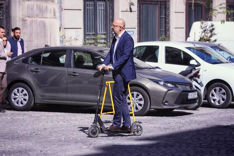 Kelemen Hunor-BEC-trotineta electrica