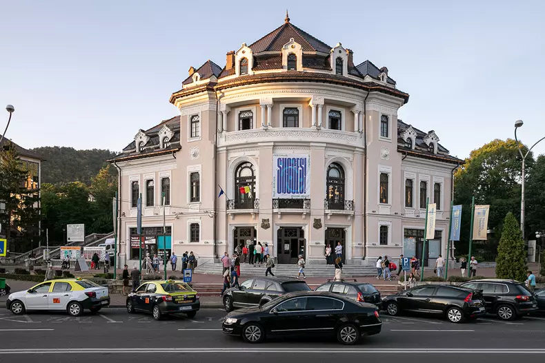 piesa-teatru-frontal-11