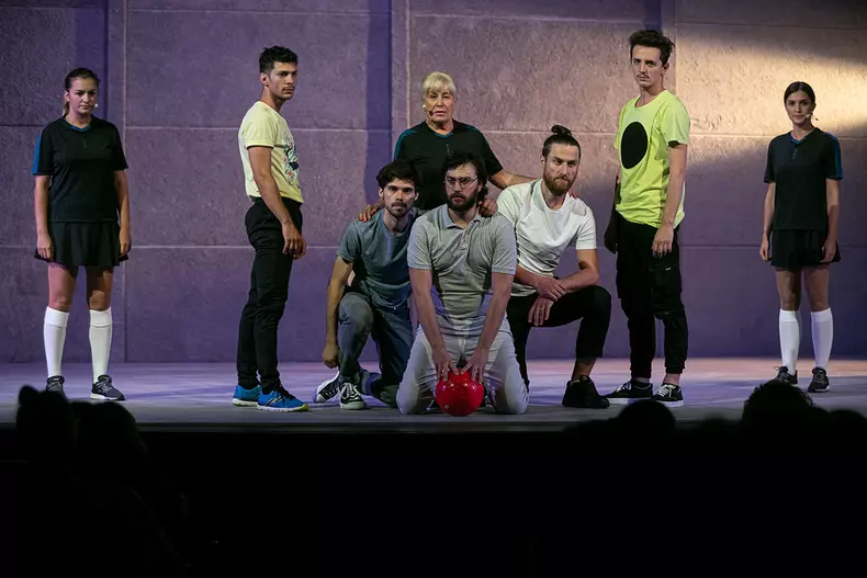 piesa-teatru-frontal-34