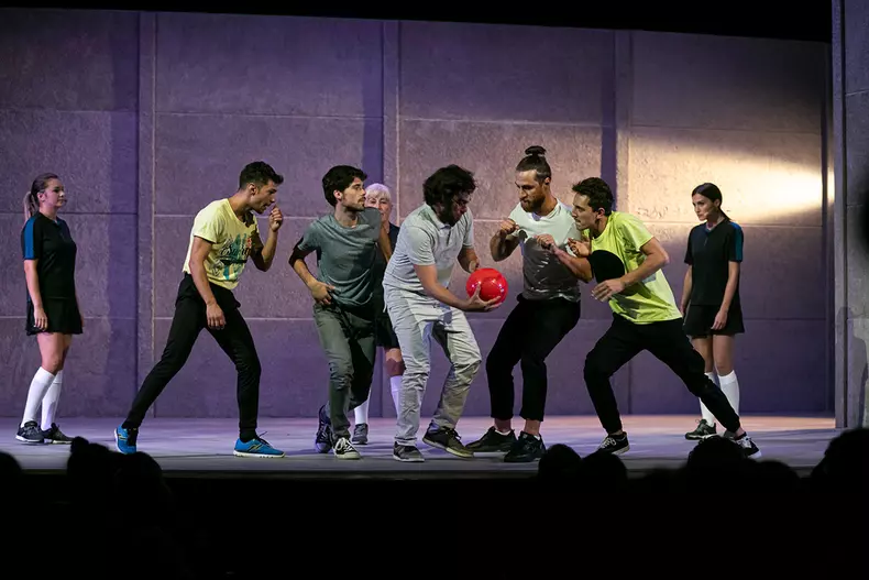 piesa-teatru-frontal-35