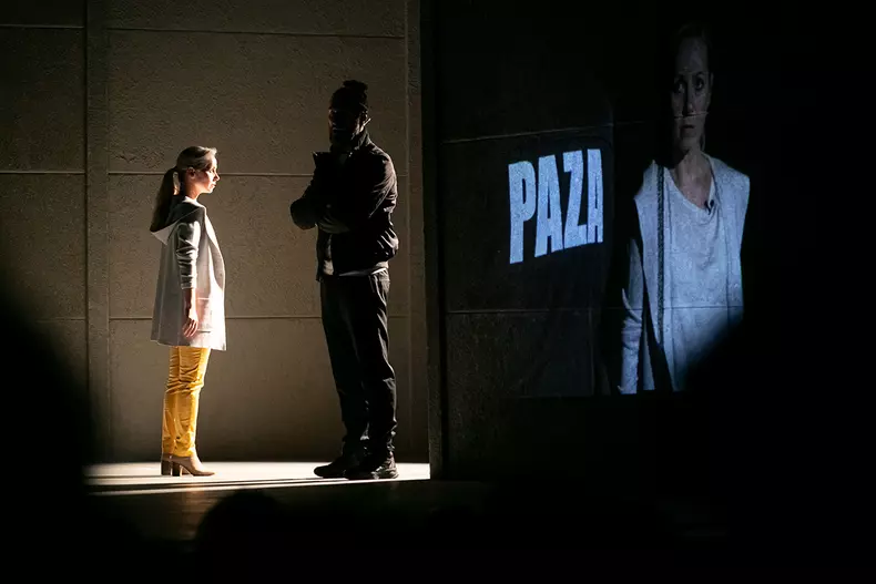 piesa-teatru-frontal-36