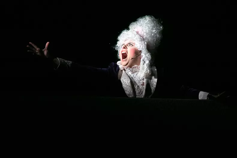 piesa-teatru-frontal-43