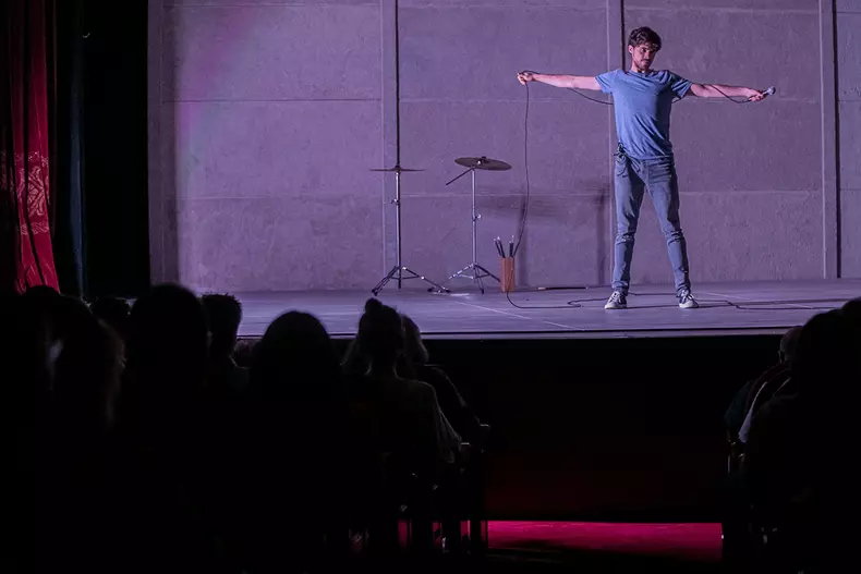 piesa-teatru-frontal-44