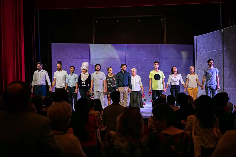 piesa-teatru-frontal-49