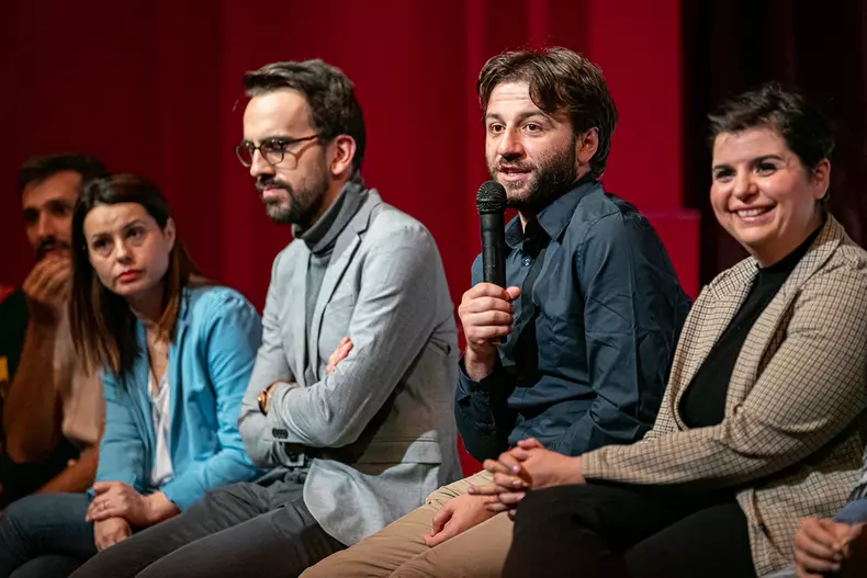 piesa-teatru-frontal-56