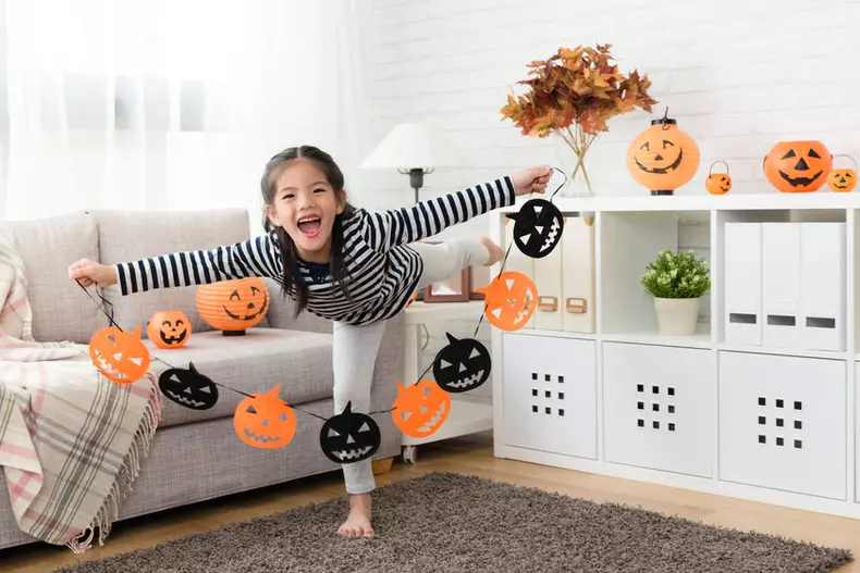 Decorațiuni pentru camera copilului de Halloween