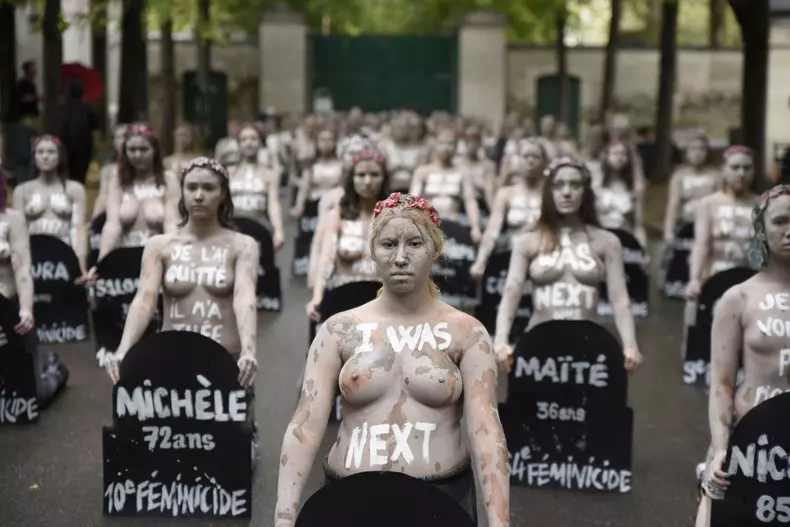Femen action against domestic violence - Paris