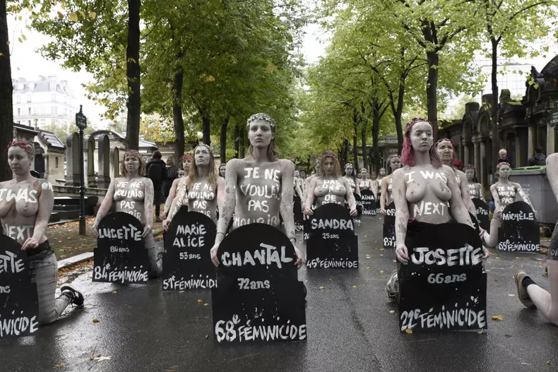 Femen action against domestic violence - Paris