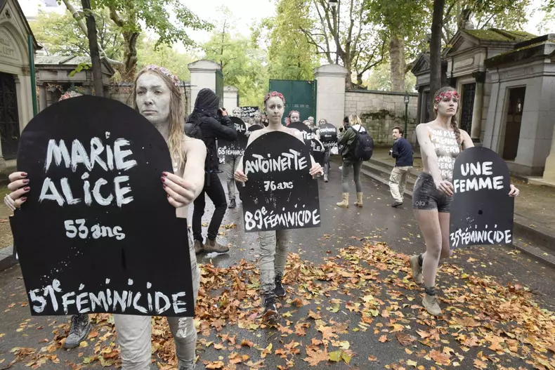 Femen action against domestic violence - Paris