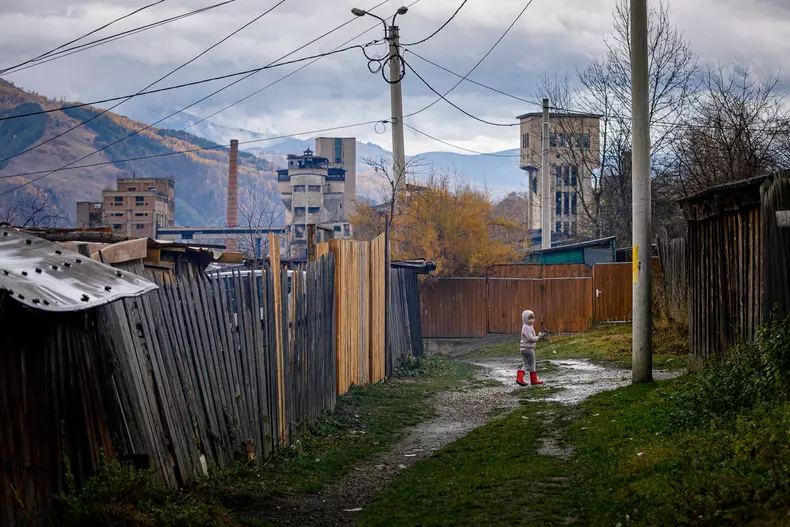 “Până la noi, s-a terminat asfaltul”, spun oamenii din Bosnia