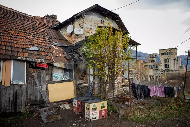 În aceste case, vechi de zeci de ani, au locuit mai multe generații