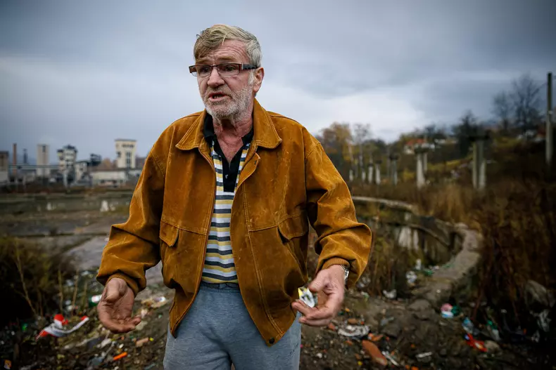 Nea Nicu din Bosnia se luptă de ani de zile cu indiferența autorităților
