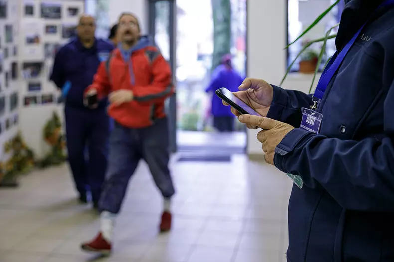 Sîrbu Dorel la secția de votare din Voluntari