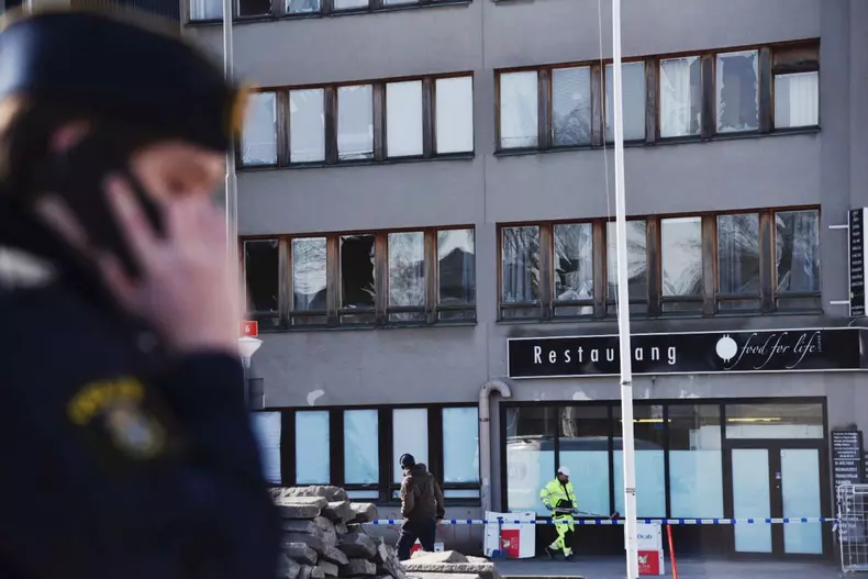 Explosion in a building in a industrial area in Vinsta outside Stockholm