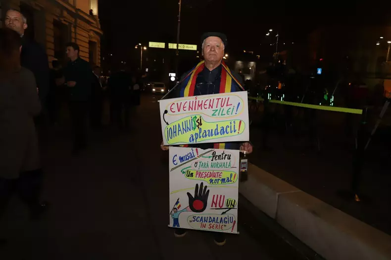 protest-dezbatere-iohannis-bcu (2)