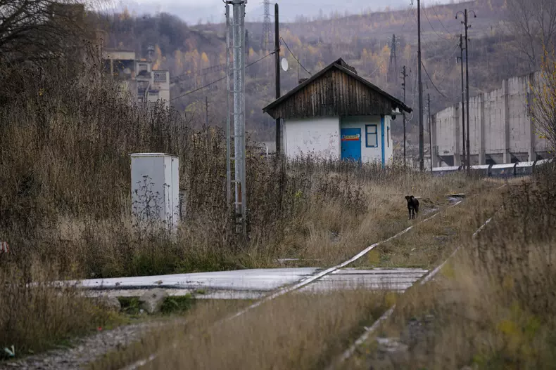 Pe aceste șine circulau trenurile cu minereu