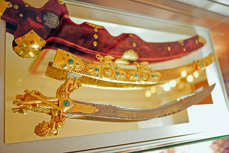 Sabia de paradă a domnitorului Alexandru Ioan Cuza-etaj 2