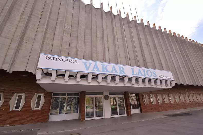 Vákár_Lajos_műjégpálya_2014