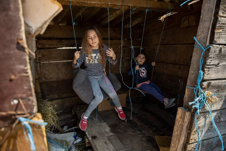 baiat-casa-singur-dambovita-s-13