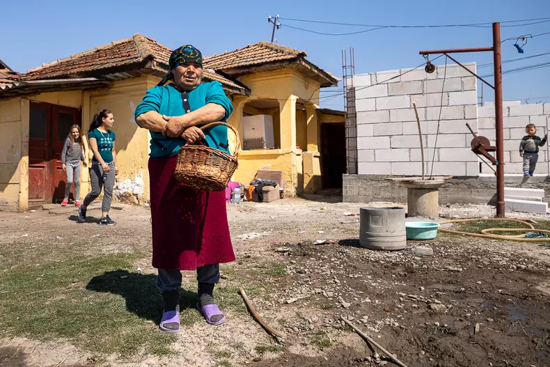 baiat-casa-singur-dambovita-s-14