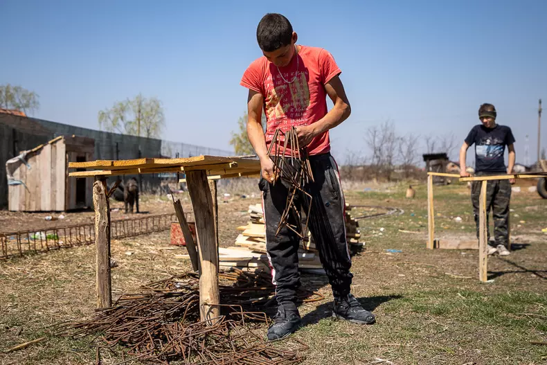 baiat-casa-singur-dambovita-s-15