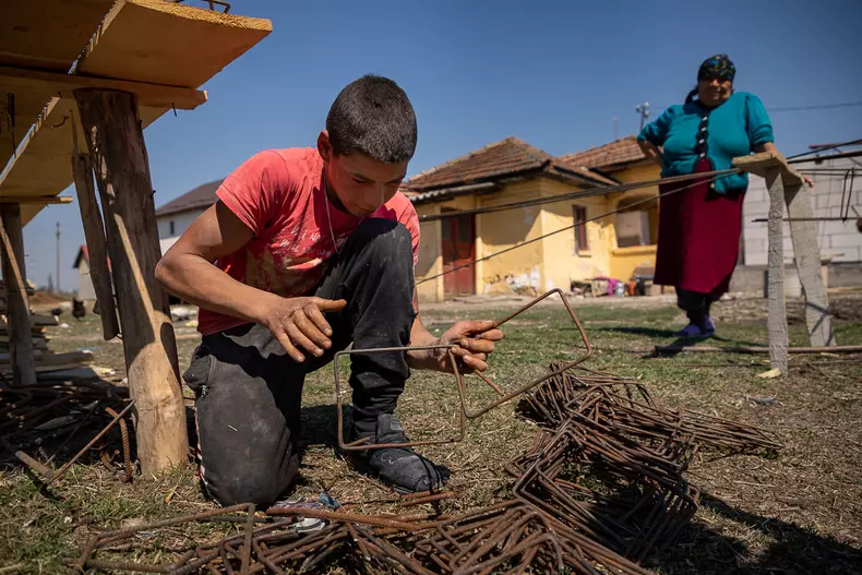 baiat-casa-singur-dambovita-s-23